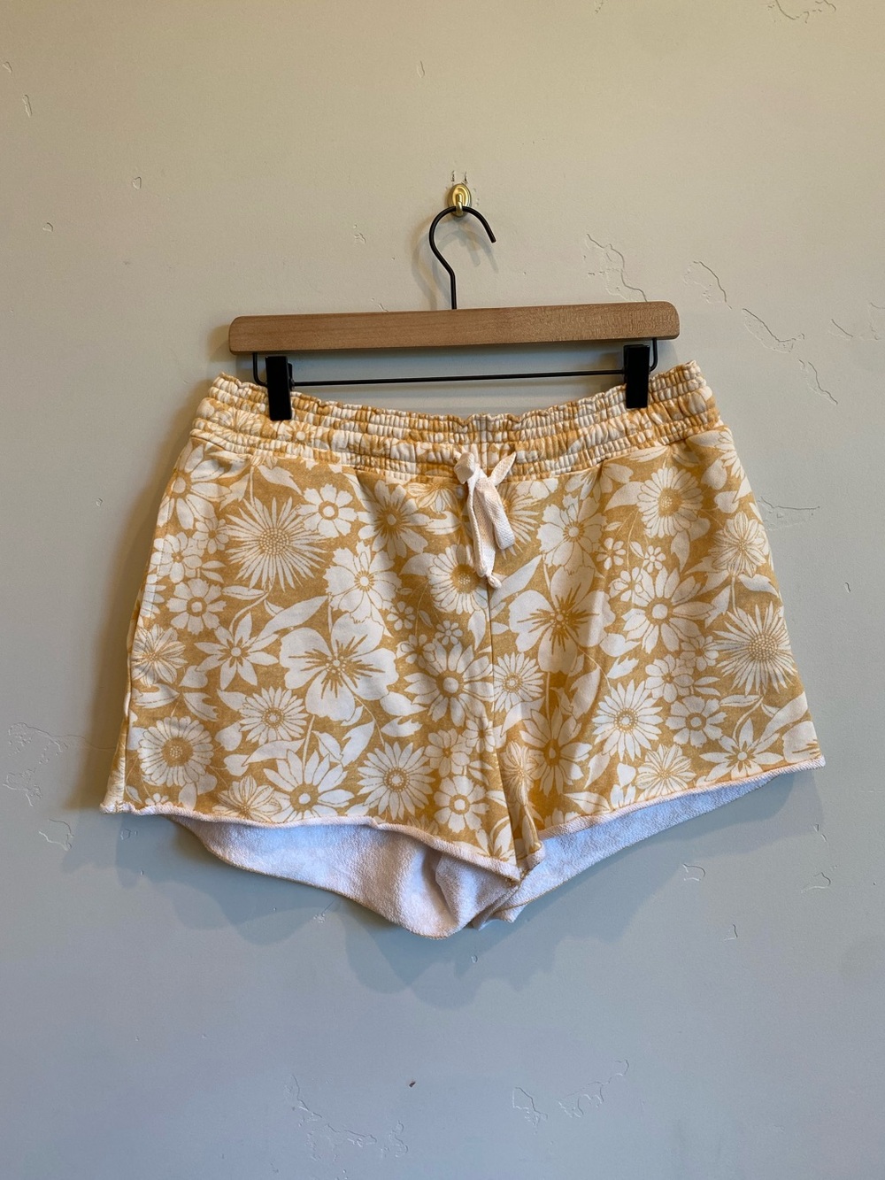 AMERICAN EAGLE Yellow Floral Cotton Blend Elastic High Waist Sweat Shorts